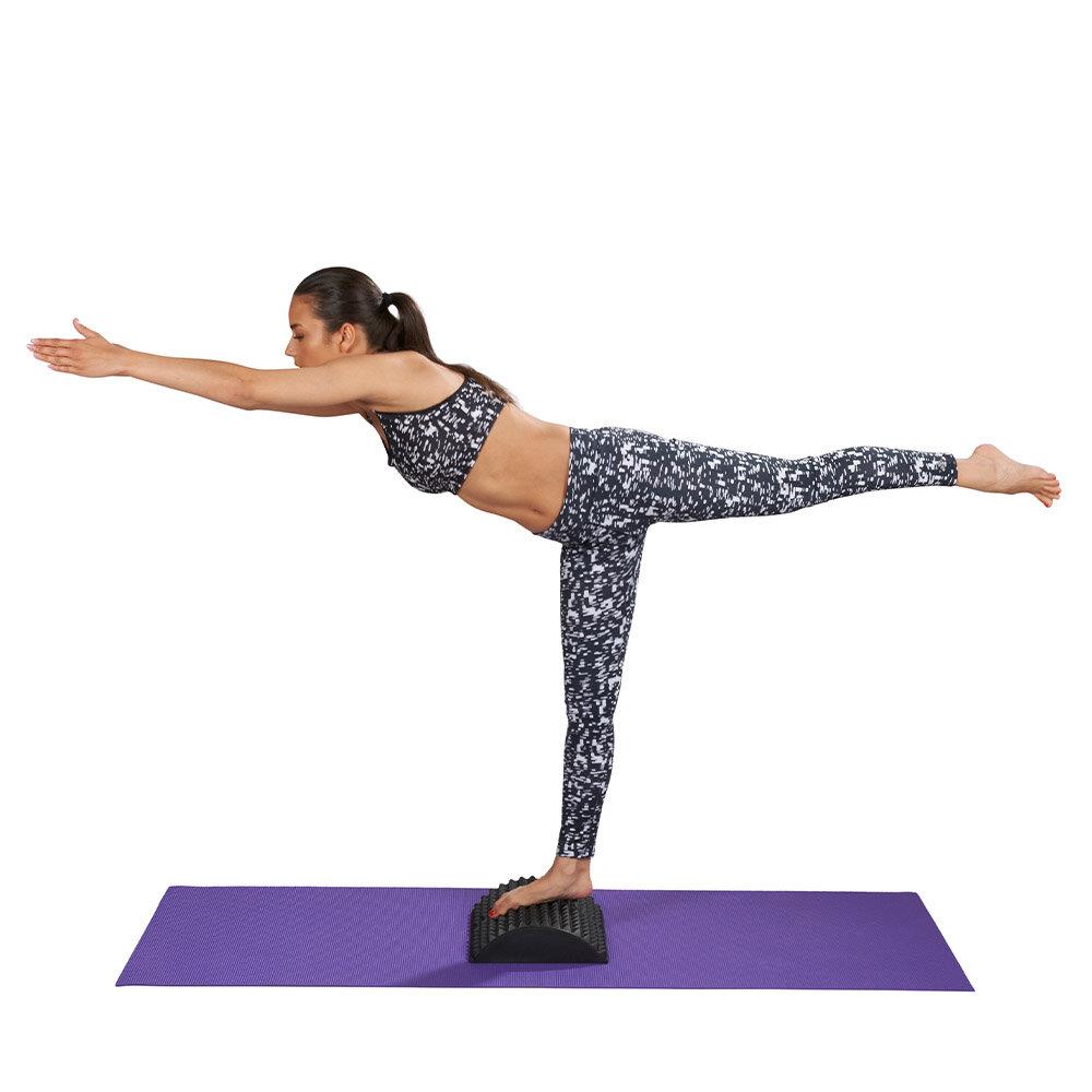 Balance Board Massageboard Trendy Ponte mit Model Balance Übung auf Massage Seite