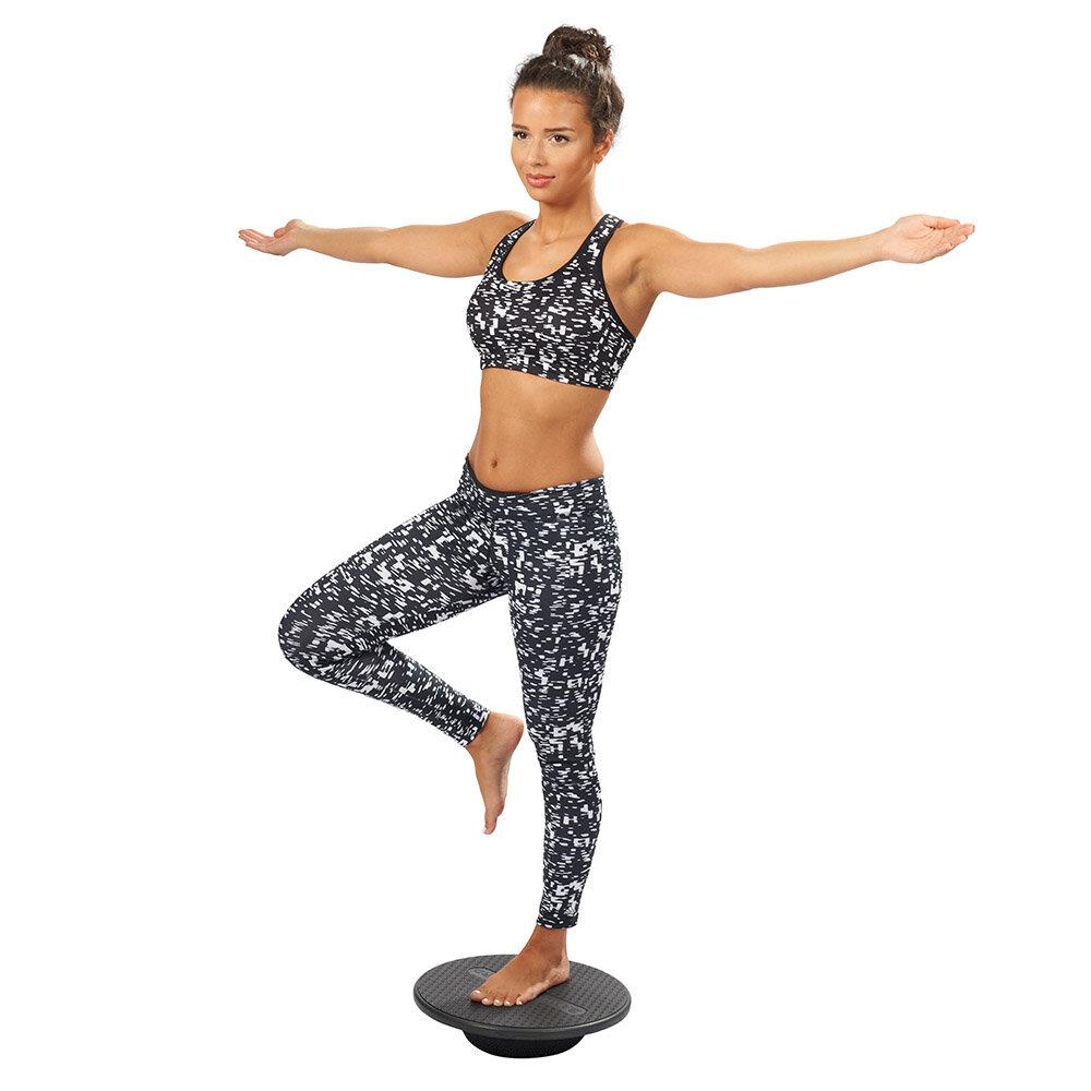 Balance Board BaMuSta Circulo mit Model einbeinige Balance Übung