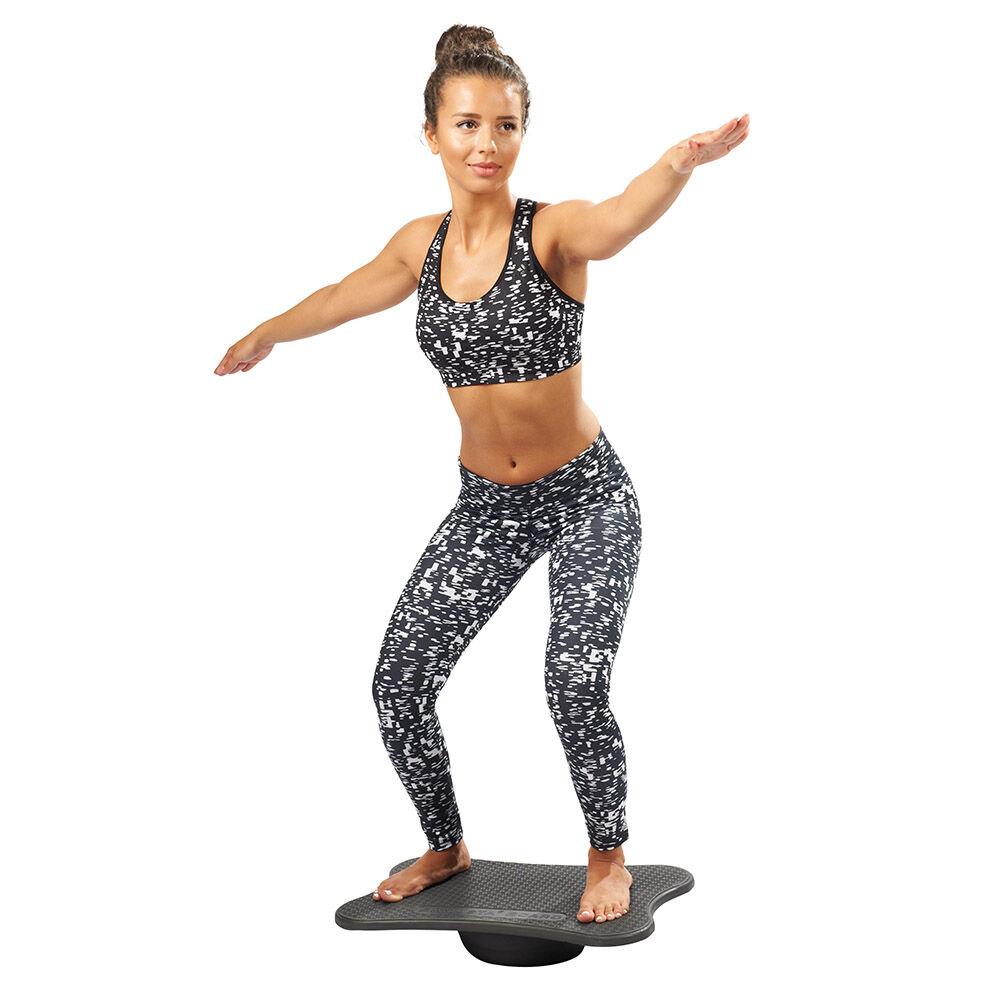 Balance Board BaMuSta Tablero mit Model Surfübung