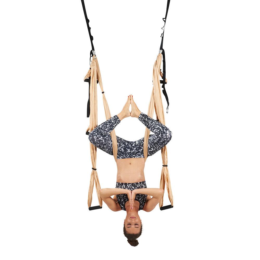 Aerial Yoga tuch Impulso mit Model in Umkehrhaltung