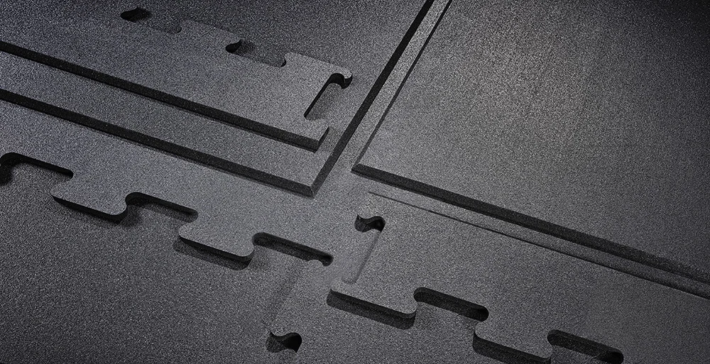 Bodenschutzmatte übereinander gelegt