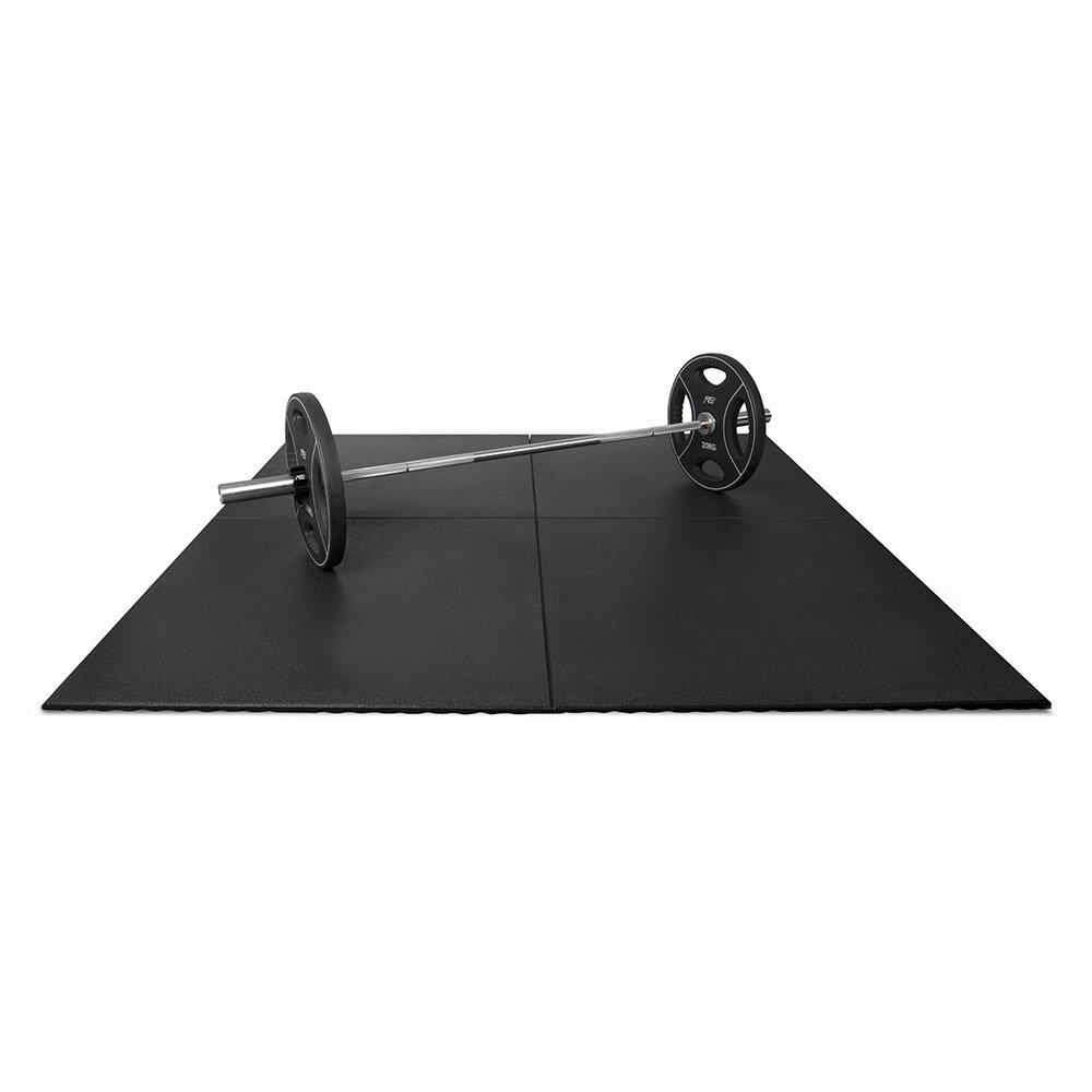 Bodenschutzmatte Segura Antischock vier Matten aneinander liegen mit Hantelstange