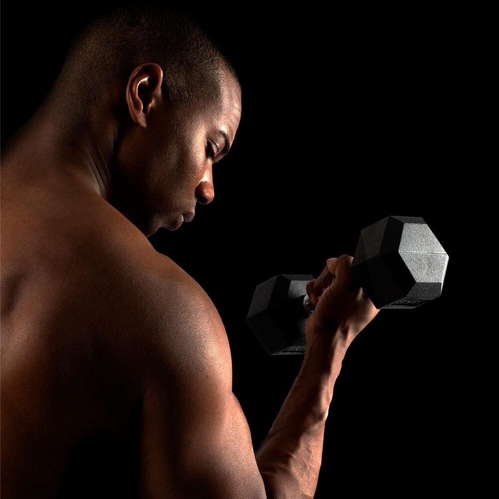 Hex Hanteln mit Model Bizeps Curl