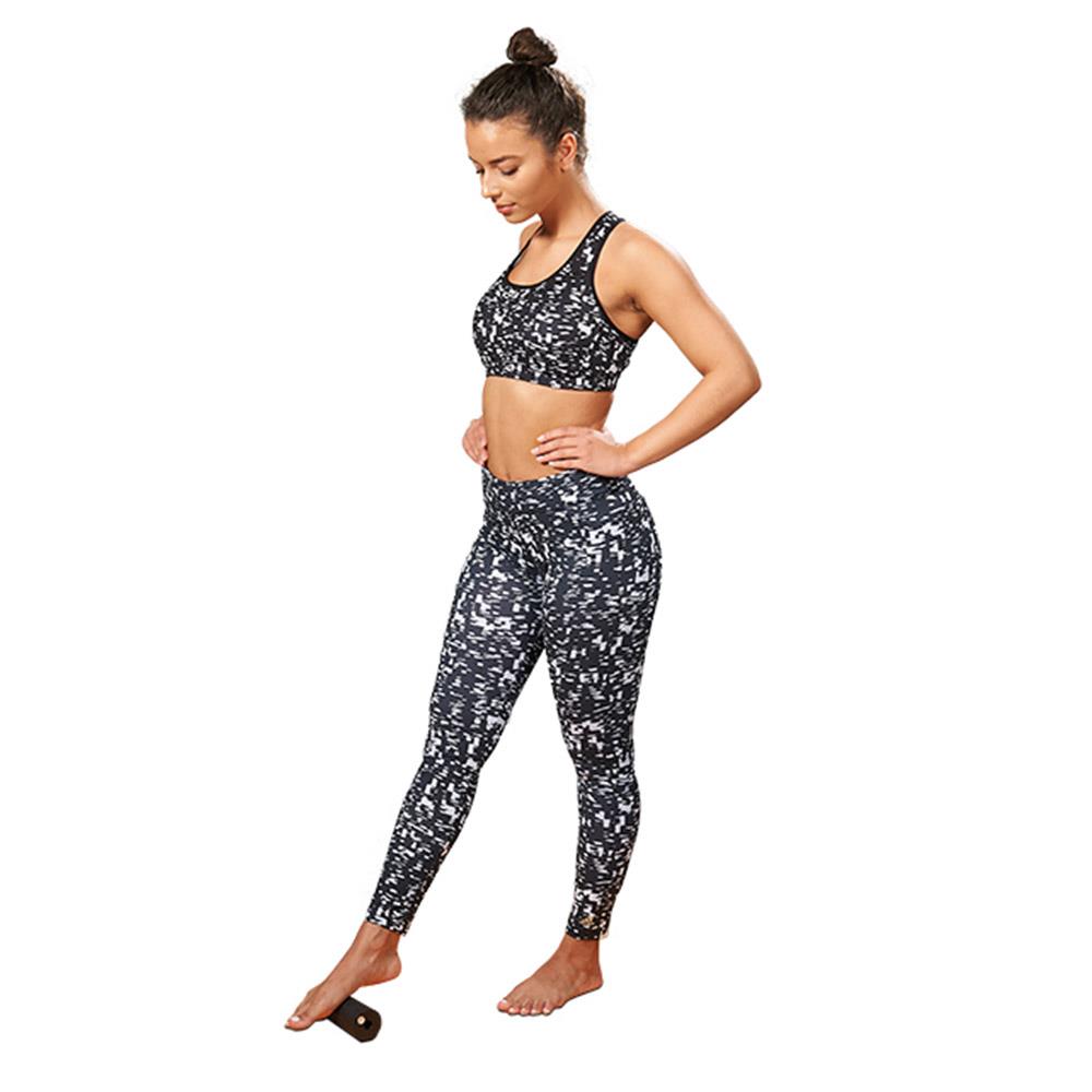 Faszienrolle Lua Mini mit Model Fußmassage